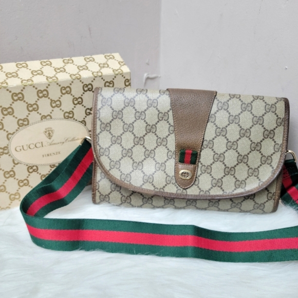 Gucci Handbags - 100% Authentic GUCCI VINTAGE strip clutch bag